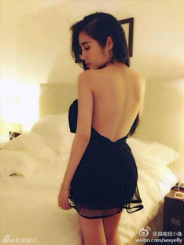 Loạt ảnh nóng bỏng của Elly xuất hiện trên báo Trung Quốc