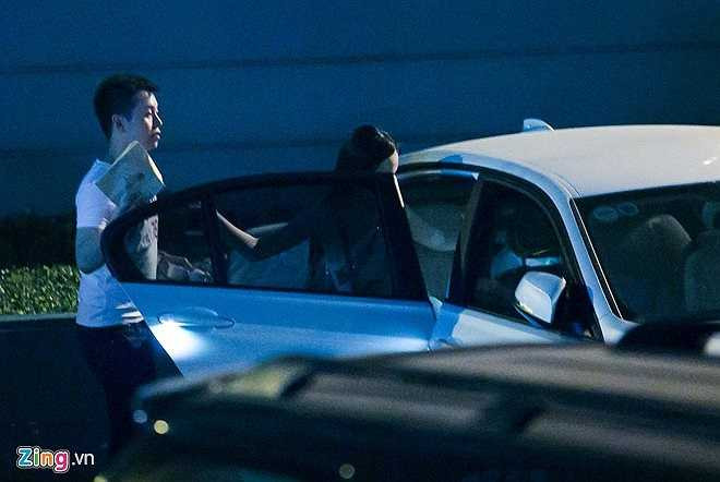 Việc tập nhảy cho chương trình khá vất vả, nhưng Angela Phương Trinh vẫn thực hiện nghiêm túc. Cô luôn có mặt đúng giờ. 