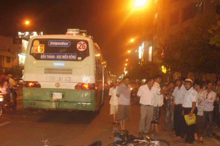 tai nạn, giao thông, xe buýt.
