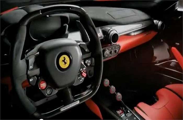 Nội thất bọc da sang trọng cùng các tiện ích nổi bật như dàn âm thanh nổi, màn hình hiển thị sắc nét cùng hệ thống thông minh hỗ trợ người lái.