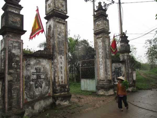 Phía cổng đình Đa Chất (Phú Xuyên- Hà Nội) 