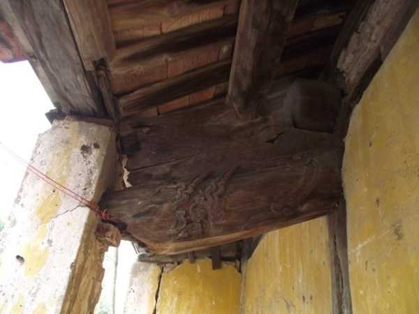 Đình cổ hơn 500 tuổi giữa thủ đô sắp sập