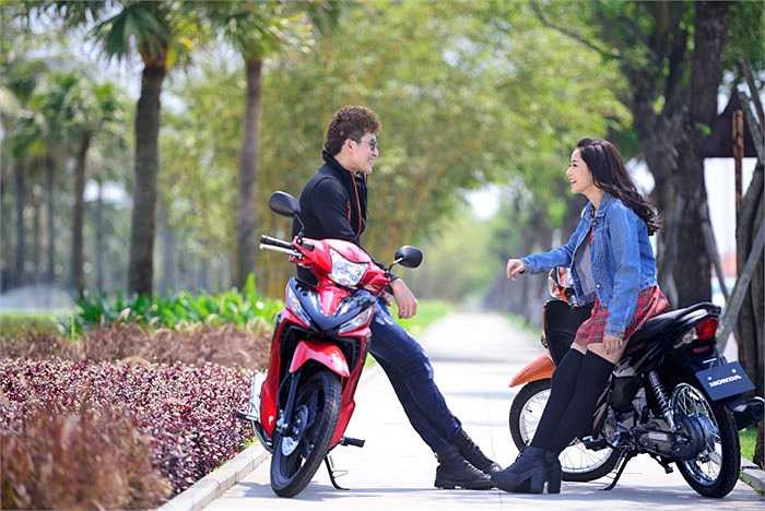 Về công nghệ, bên cạnh giữ nguyên các tính năng cơ bản, sự tiện lợi vốn có của dòng xe số, Honda Việt Nam bổ sung động cơ trang bị hệ thống phun xăng điện tử PGM-FI hiện đại với tính năng tiết kiệm nhiên liệu hàng đầu, nhằm tạo ra một chiếc xe khiến khách hàng vui thích được sở hữu. 