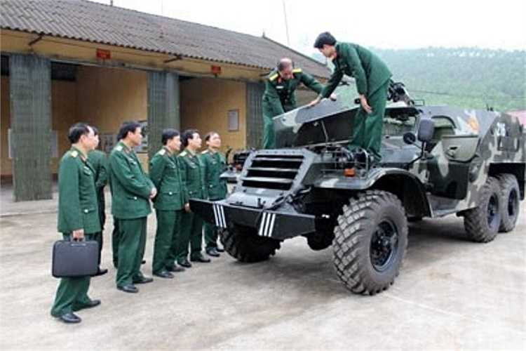 Tại Bộ CHQS tỉnh Tuyên Quang, Hội đồng nghiệm thu cải tiến kỹ thuật Quân khu 2 vừa tiến hành nghiệm thu cải tiến, nâng cấp xe thiết giáp BTR-152.