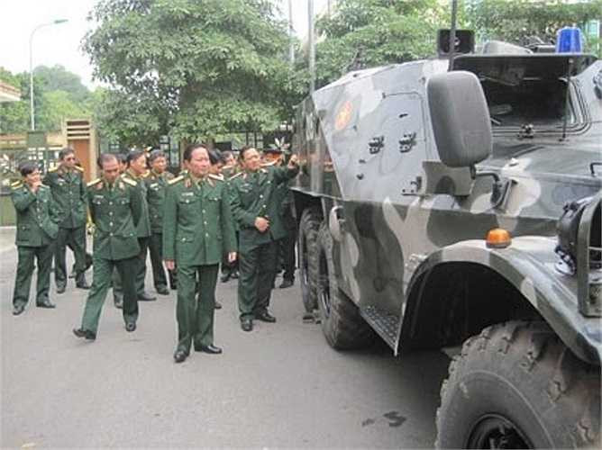 Do xe thiết giáp BTR-152 đã qua nhiều năm sử dụng, đến nay không phù hợp với yêu cầu, nhiệm vụ huấn luyện và cơ động, nên Bộ tư lệnh Quân khu 2 đã chỉ đạo tập trung cải tiến, lắp động cơ đi-ê-zen thay cho động cơ xăng trước đây, lắp ly hợp, hộp số mới; chuyển đổi hệ thống lái sang trợ lực thủy lực; lắp hệ thống tín hiệu, đèn, còi ưu tiên, gương chiếu hậu; nâng cấp hệ thống truyền lực, phanh, treo chạy, nóc xe; sửa chữa nâng cấp thân xe, gạt mưa, cứu hỏa, thông gió, thông tin, ghế đệm, bơm lốp; b