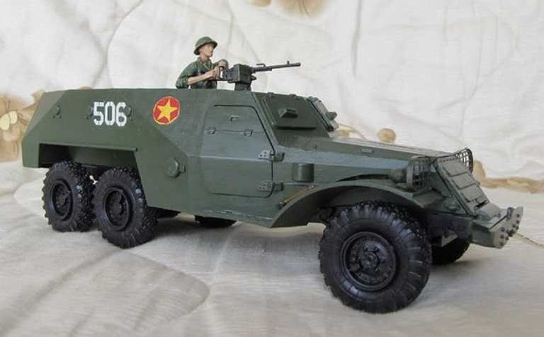Mô hình xe bọc thép quân sự BTR-152.