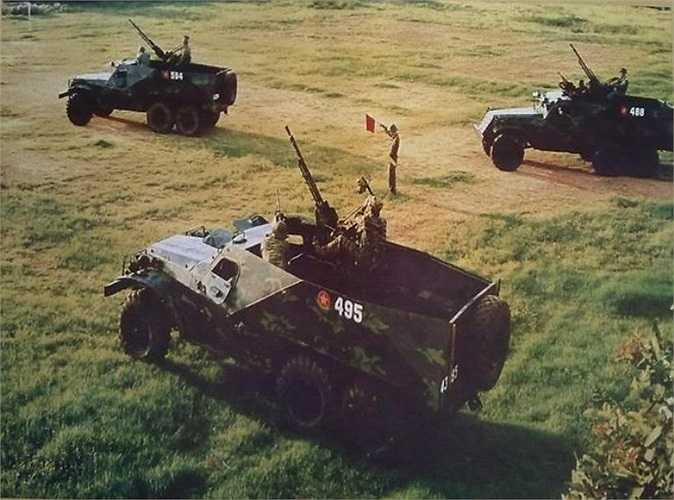 BTR-152 nguyên thuỷ do Liên Xô thiết kế từ năm 1946 và bắt đầu sản xuất hàng loạt từ năm 1950-1962 với 15.000 chiếc được xuất xưởng, phục vụ tại 25 quốc gia trên thế giới tính tới thời điểm này.