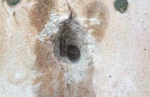 Khoan bê tông để kiểm tra lõi thép trụ cầu bằng mắt thường