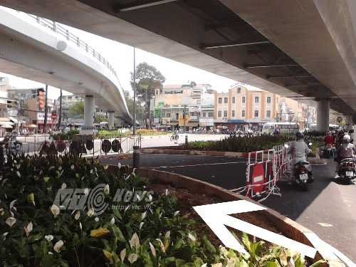 cầu vượt cây gõ, rẽ trái, vi phạm giao thông, liều chết