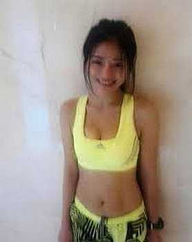 Đối với mỗi lần chạy, cô chạy khoảng 10km. 