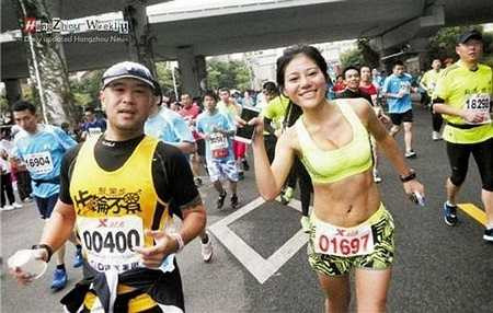 Vào cuối tuần, cô có thể chạy tới 25 km mỗi buổi. 