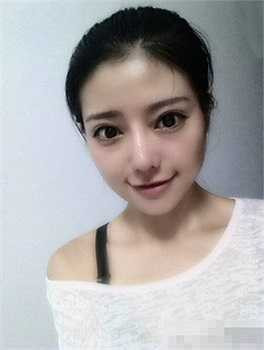 Sau khi hình ảnh của cô lan truyền, cô đã được nhắc tới với những lời khen ngợi.