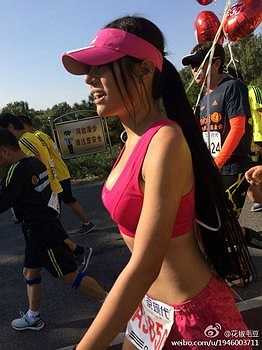 Tuy vậy, cô vẫn cho rằng sự nổi tiếng cũng có những lợi ích nhất định. 