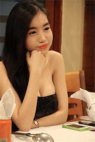 Chính sự đơn giản này lại gây được ấn tượng đẹp về mặt hình ảnh cho cô khi xuất hiện trước công chúng. 