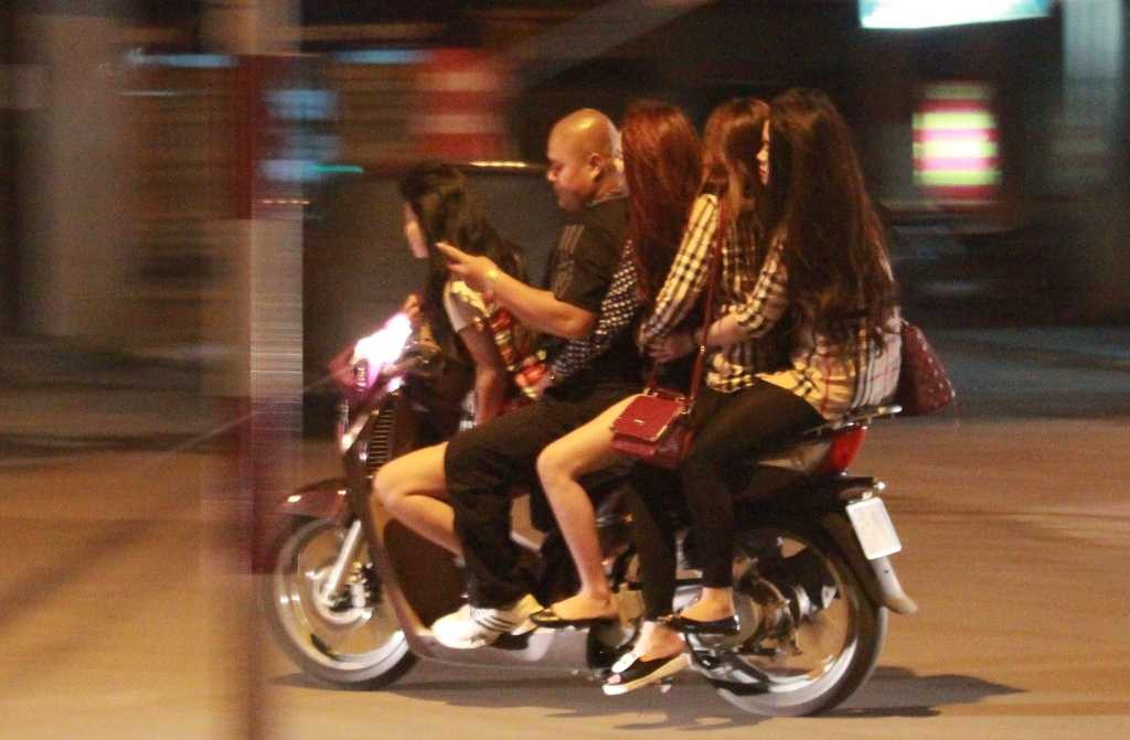 cảnh sát, công an, quái xế, gái gọi, phố phường, Hà Nội