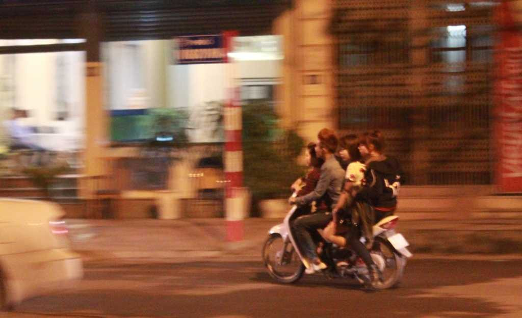 cảnh sát, công an, quái xế, gái gọi, phố phường, Hà Nội