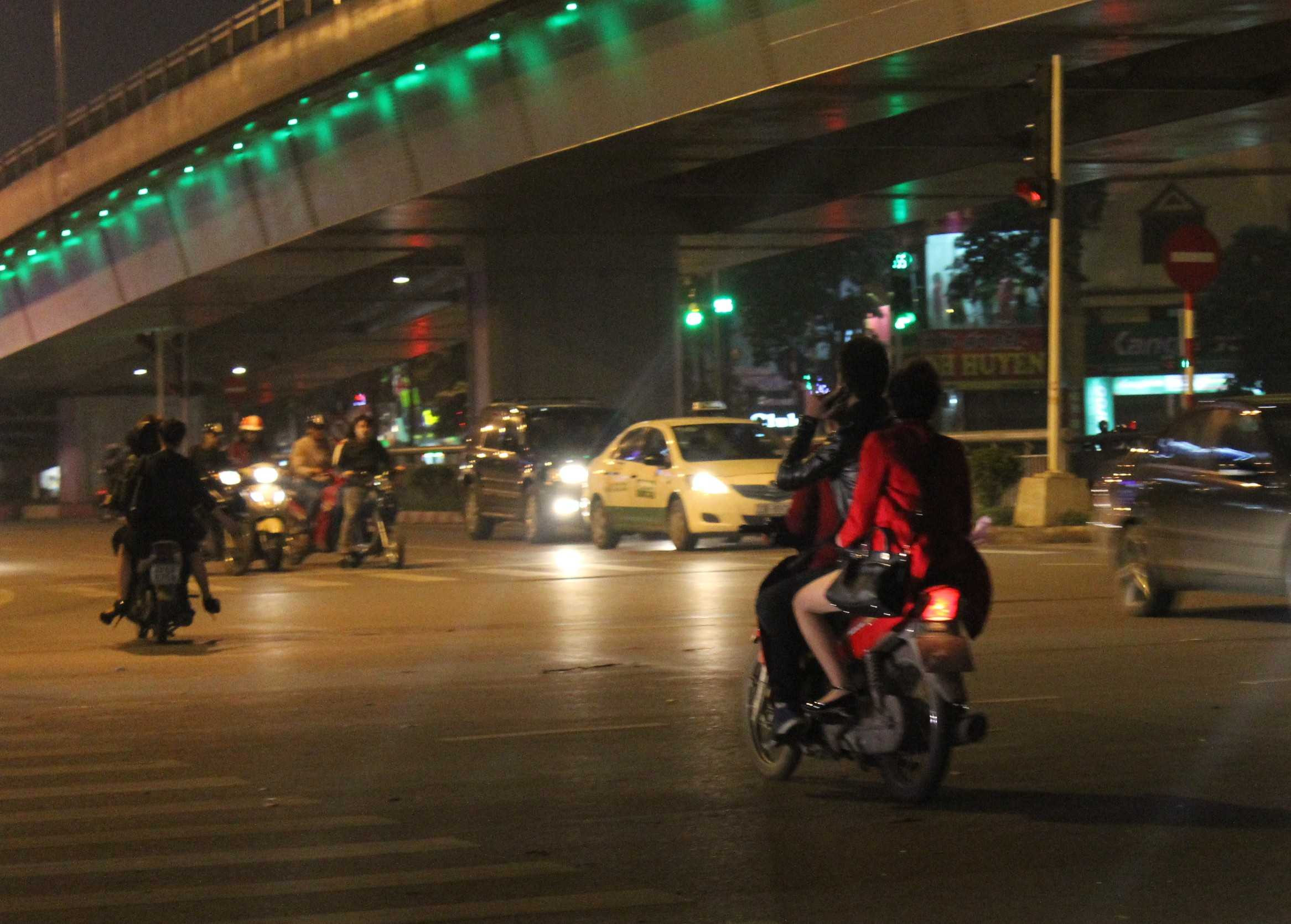 cảnh sát, công an, quái xế, gái gọi, phố phường, Hà Nội