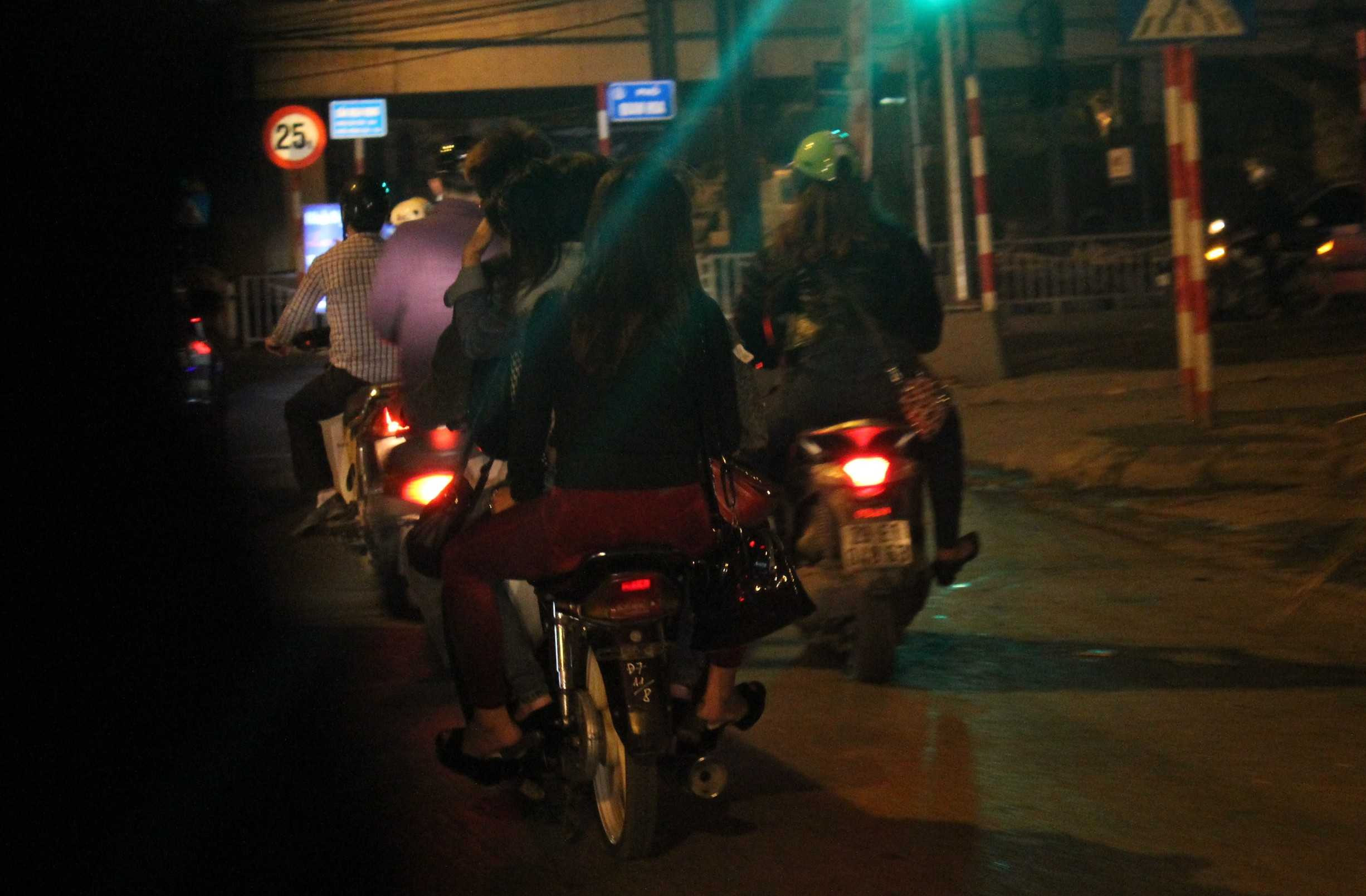 cảnh sát, công an, quái xế, gái gọi, phố phường, Hà Nội