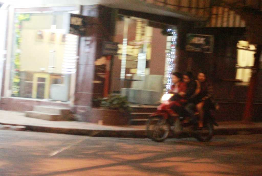 cảnh sát, công an, quái xế, gái gọi, phố phường, Hà Nội