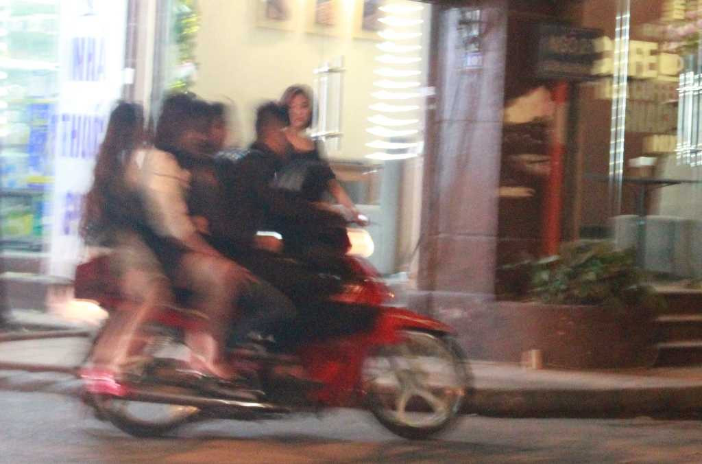 cảnh sát, công an, quái xế, gái gọi, phố phường, Hà Nội