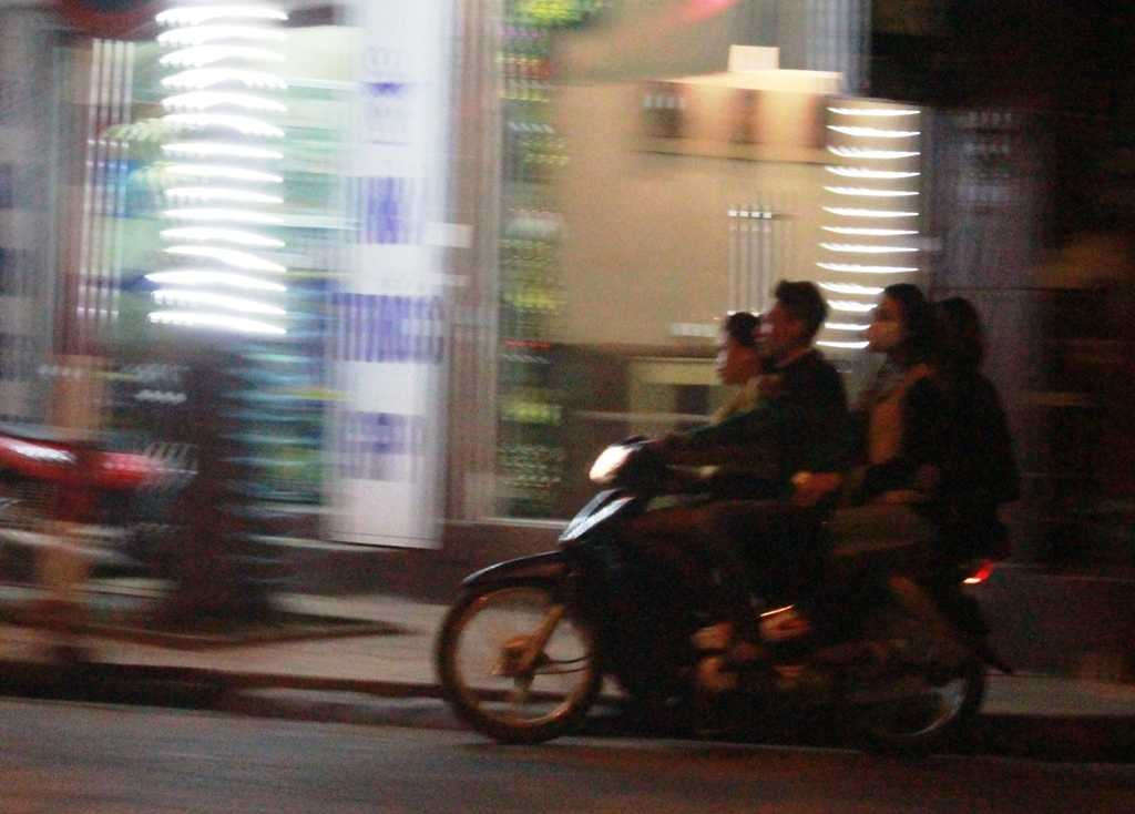 cảnh sát, công an, quái xế, gái gọi, phố phường, Hà Nội