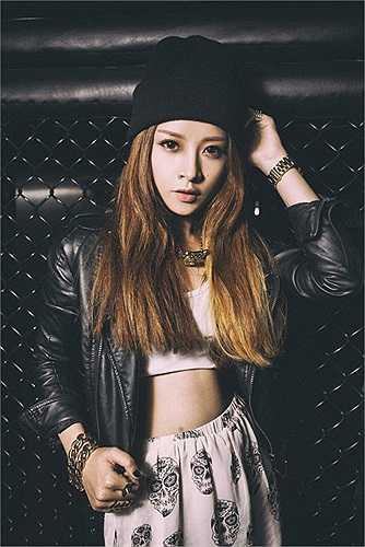 Có người lấp lửng eo con kiến để gợi sự tò mò, hot girl khác lại tự tin khoe trọn vẹn vòng 2 săn chắc, nhỏ nhắn trước bàn dân thiên hạ.