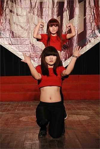 Tại Hà Nội, 24 nhóm nhảy không chuyên, bán chuyên đã tranh tài trong vòng sơ loại cuộc thi Nhảy hiphop Vũ điệu trẻ - I dance.