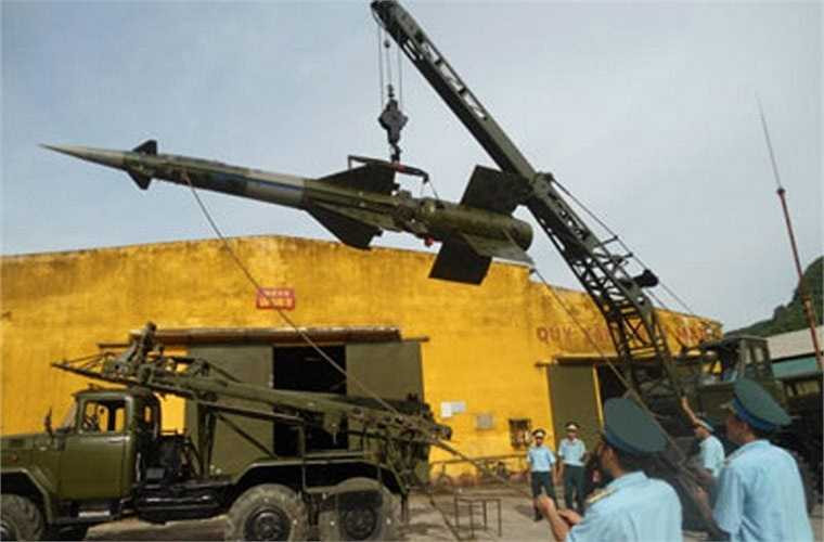 Tổ hợp S-125-2TM được trrang bị radar điều khiển hỏa lực SRN-125, phòng điều khiển trung tâm đều được trang bị lên khung gầm xe tải mang lại khả năng cơ động rất cao. 