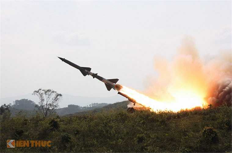 Tên lửa S-125-2TM khai hỏa. 