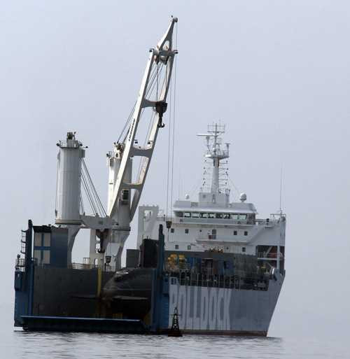 Phần đuôi của tàu ngầm Kilo TP. Hồ Chí Minh trên tàu Rolldock Star