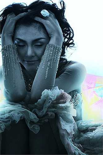 Từ cô gái miền Tây nghèo khó, Tăng Thanh Hà trở thành cô gái đứng đầu làng giải trí và giờ đây trở thành thiếu phu nhân của gia đình quyền quý. 