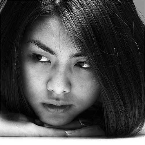 Cô cũng may mắn khi tìm được một nửa là Louis Nguyễn. Louis Nguyễn hết mực yêu thương Hà Tăng. Cả hai thường sánh vai nhau đi sự kiện. 