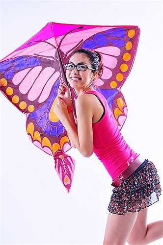 Cô cũng không còn là nàng thơ của Vũ Ngọc Đãng nữa, thay vào đó, Vũ Ngọc Đãng mời Minh Hằng vào phim mới đây, Vừa đi vừa khóc.