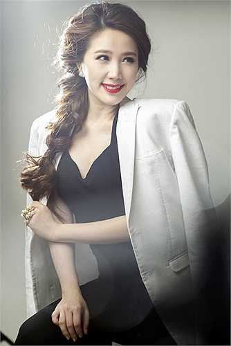 Bên cạnh đó, Bảo Thy, nữ ca sỹ có biệt danh 'công chúa bong bóng' cũng sẽ kết hợp cùng với nam sỹ 'Con đường mưa' trong những tiết mục mà cô hy vọng sẽ khiến khán giả bất ngờ và thích thú. 