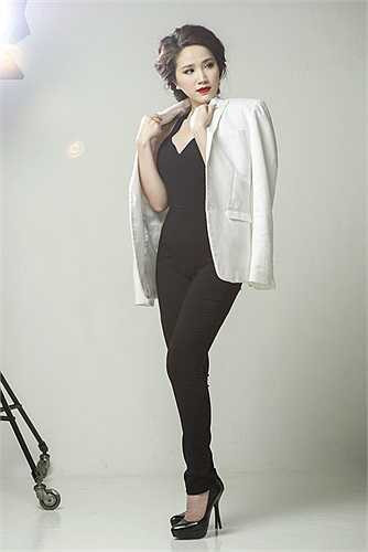 Cô còn sáng tác nhạc, làm MC, đóng quảng cáo…và được xem là một nghệ sỹ trẻ khá năng động. 