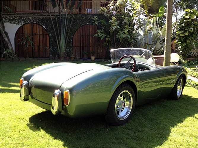 Cobra, dòng xe dành cho trẻ em do AC Cobra sản xuất là phiên bản nhí của dòng xe thể thao Shelby Cobra tại Mỹ. Mẫu xe này trình làng lần đầu từ năm 1962 tới nay. Xe có thể đạt tốc độ tối đa lên tới hơn 100km/h và được bán với giá từ 13.342 USD.