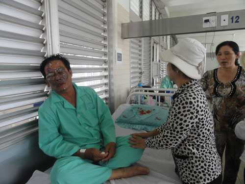 Thầy giáo tạt axít 4 đồng nghiệp: Các nạn nhân nguy cơ mù