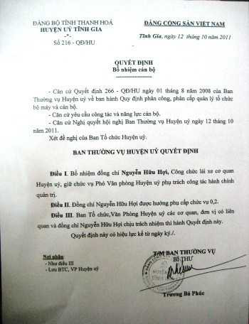 Lái xe làm phó chánh văn phòng: Người ký có vô can?