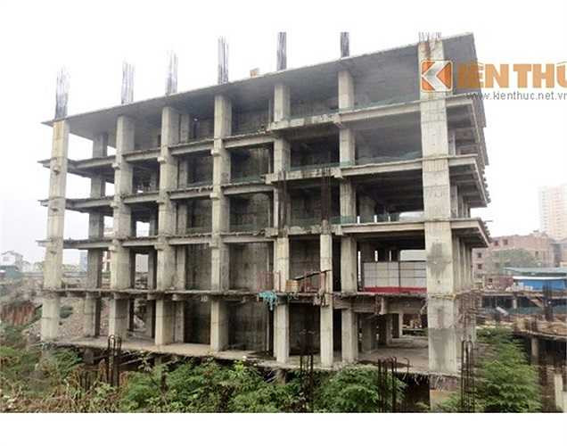 Tòa nhà cao nhất ở cụm này xây thô đến tầng 7 sau đó để đắp chiếu.