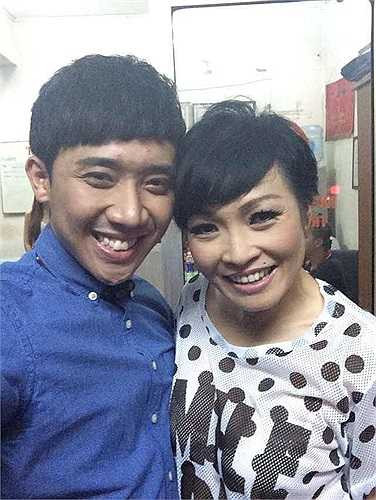 Và các nghệ sỹ cùng tham gia trong một chương trình.