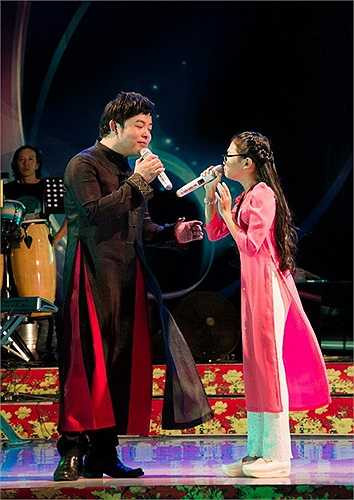 Quang Lê có vẻ ngày càng phát tướng, không còn vẻ nhỏ nhắn thư sinh ngày trước.