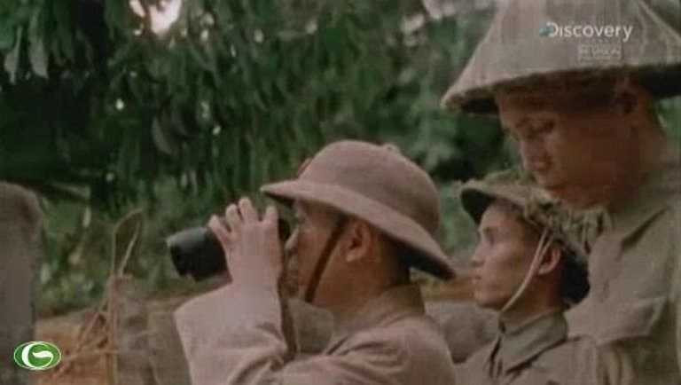 Đại tướng Võ Nguyên Giáp quan sát chiến trường 