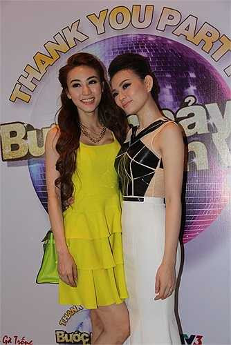 Tất cả mọi người đều mừng rỡ đón nhận hai quán quân của mùa giải thứ 5 này. 