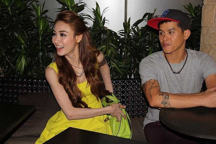 Đây là dự án bất ngờ, bởi ngay Ngân Khánh cũng chưa chuẩn bị được tâm lý nhưng vì ân tình, mà ekip của bộ phim đang cần cô nên cô nhận lời. 