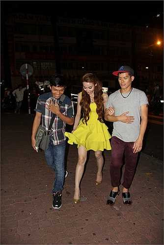 Hiện giờ ca khúc và kịch bản đã được Ngân Khánh cùng ekip lên từ trước Bước nhảy hoàn vũ, nên thời gian thực hiện MV chắc chắn cũng sẽ nhanh và kịp phát hành vào tháng 4 tới. 