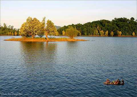 Quảng Nam, cô giáo, ba mẹ con, tự sát, nhảy hồ, bị trói