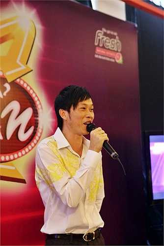 Mặc dù không còn trẻ, nhưng Hoài Linh vẫn rất biết cách làm mới mình trước người hâm mộ.