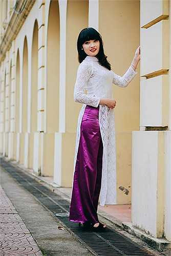 Thái Mỹ Linh thướt tha trong tà áo dài