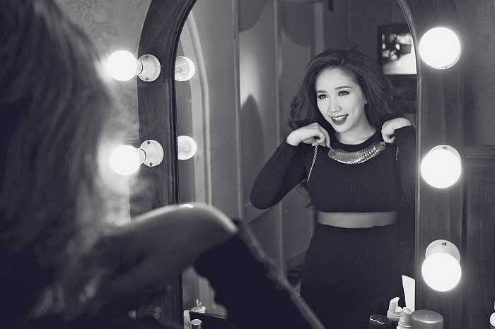 Nổi tiếng từ thế giới mạng, Bảo Thy đã bước ra các sân khấu ca nhạc và gặt hái được nhiều thành công.