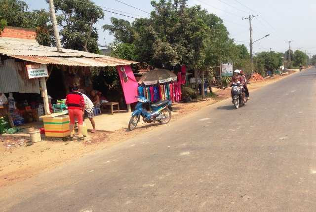 Nhà trưởng công an xã bị ném 'bom xăng'